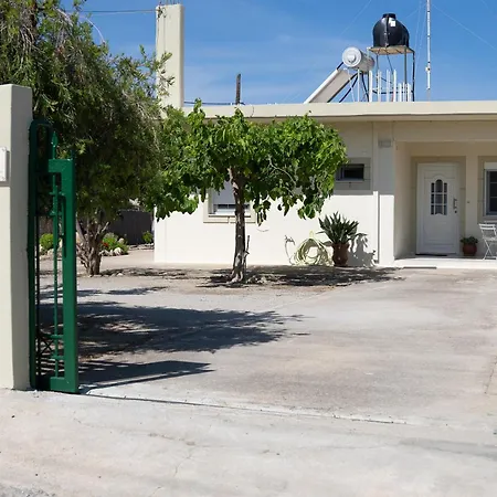 Garden House, Kalamaki Holiday home *